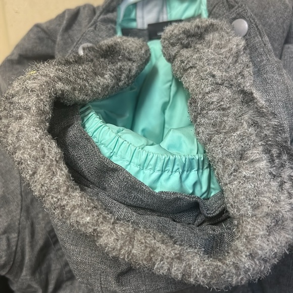 The North Face Kids Grey Jacket - Picture 4 of 11